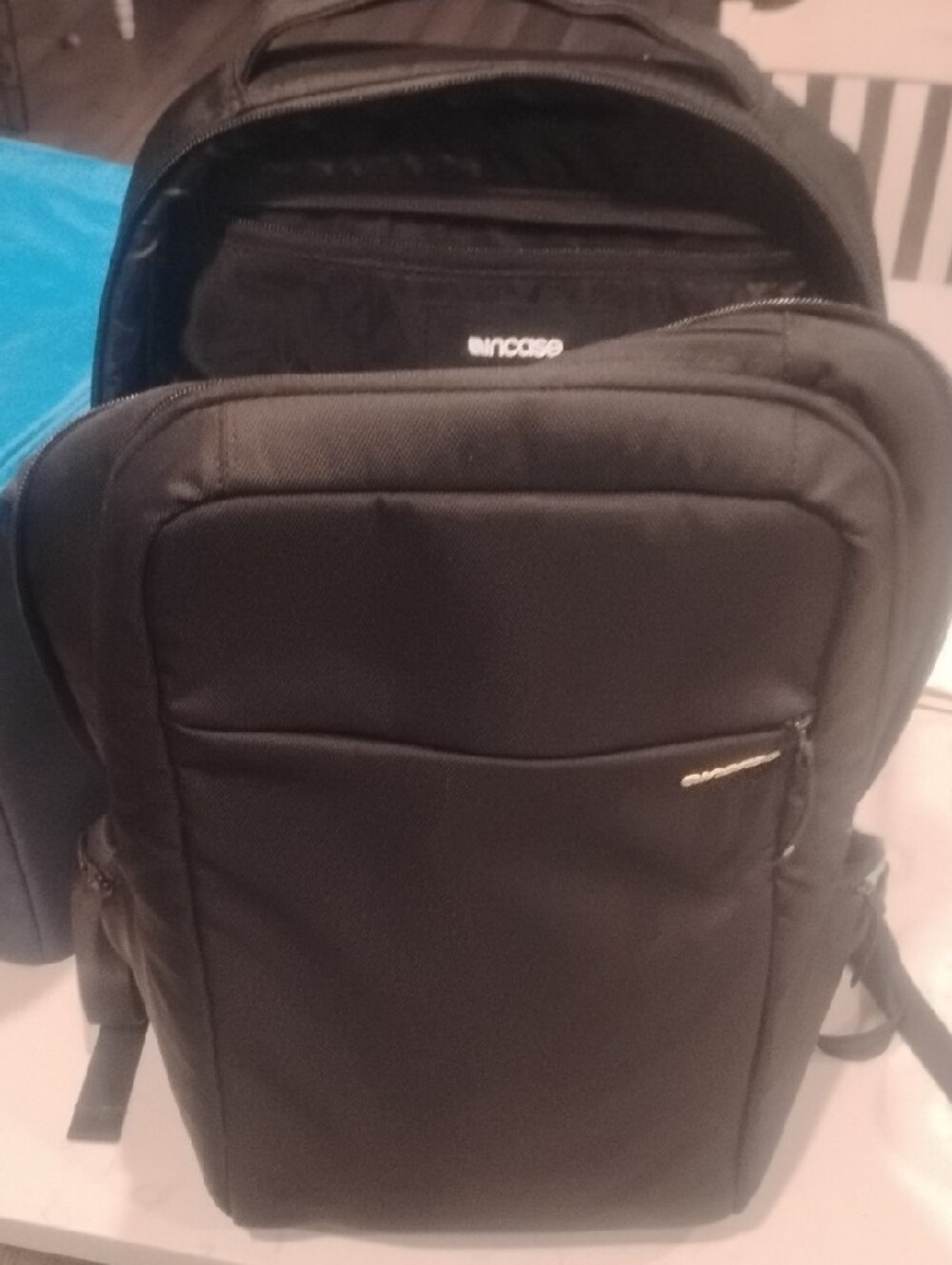 Incase Icon Lite Men's Tech Backpack - Picture 4 of 6
